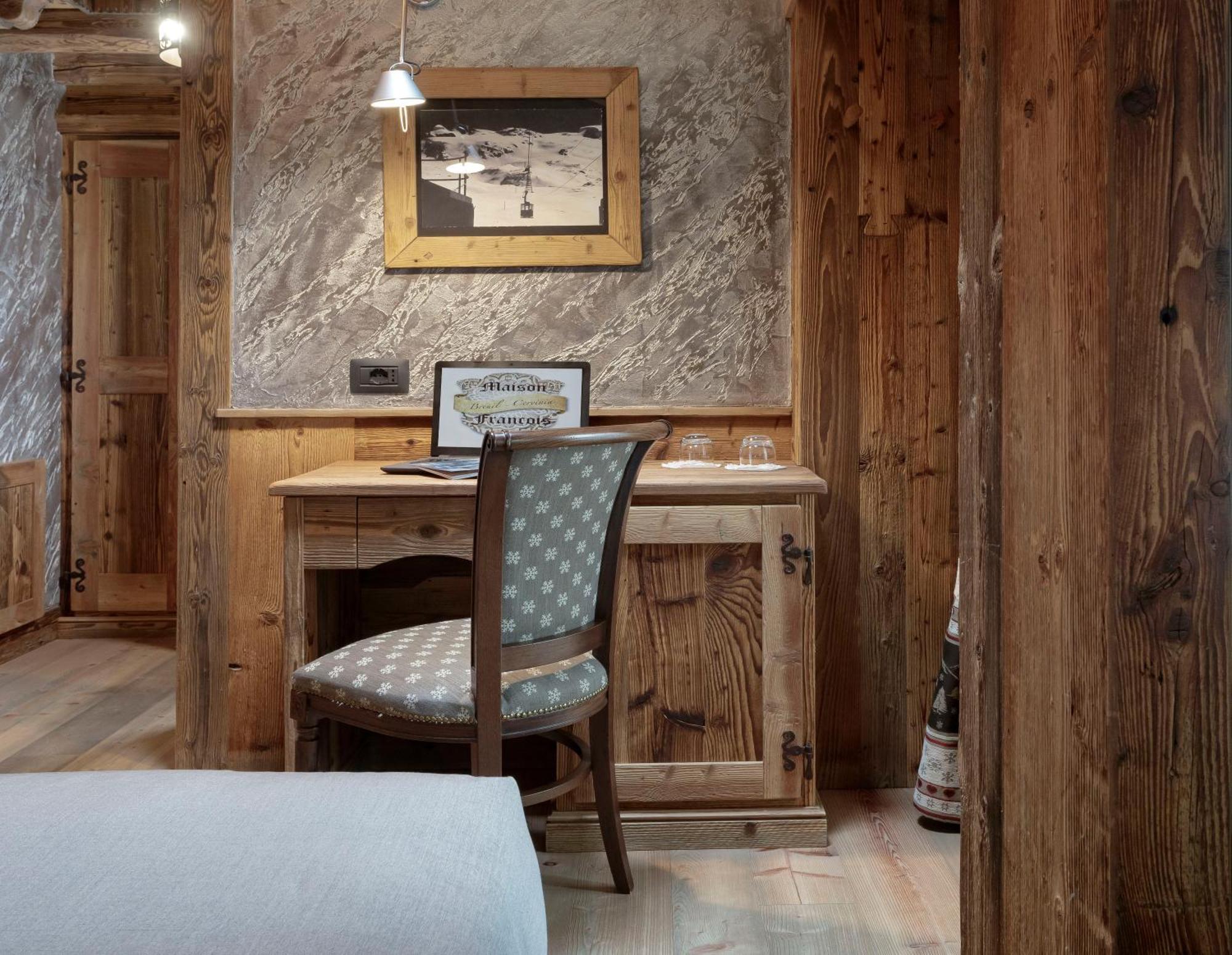 Chalet Matterhorn Francois - Central Ski Chalet With Spa And Breakfast, 100Mt Lift Breuil-Cervinia Extérieur photo